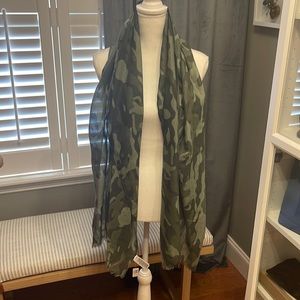 Old Navy Camo lightweight scarf NWT